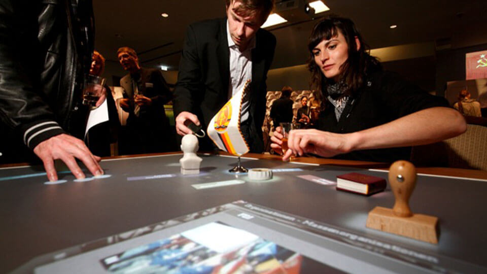 MultiTouch Tables wit Object Recognition for Museums and Exhibitions
